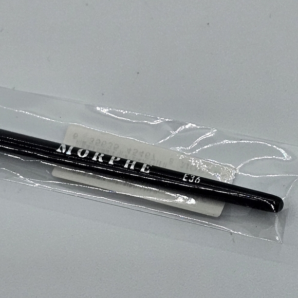 Morphe E36 Detail Crease Brush - Picture 3 of 5